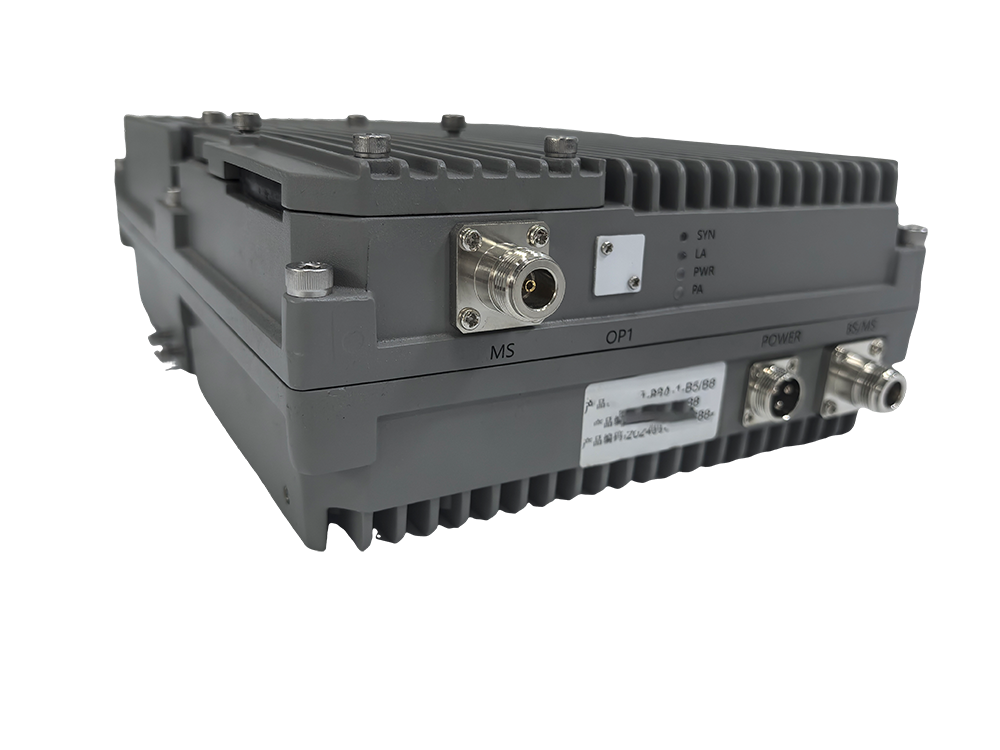  乌伊岭三频手机信号接收器2000㎡